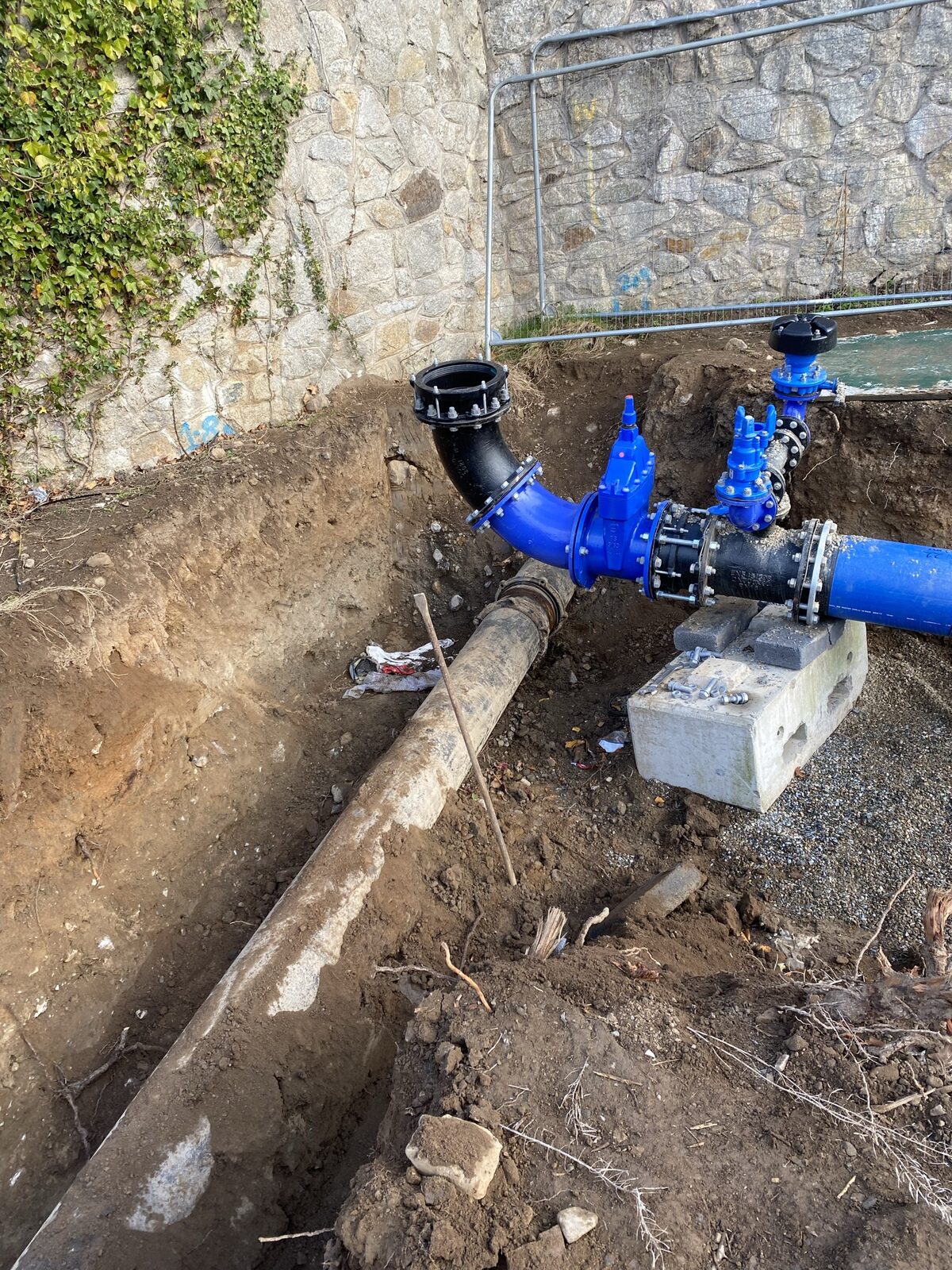 355mm water main connection to existing network