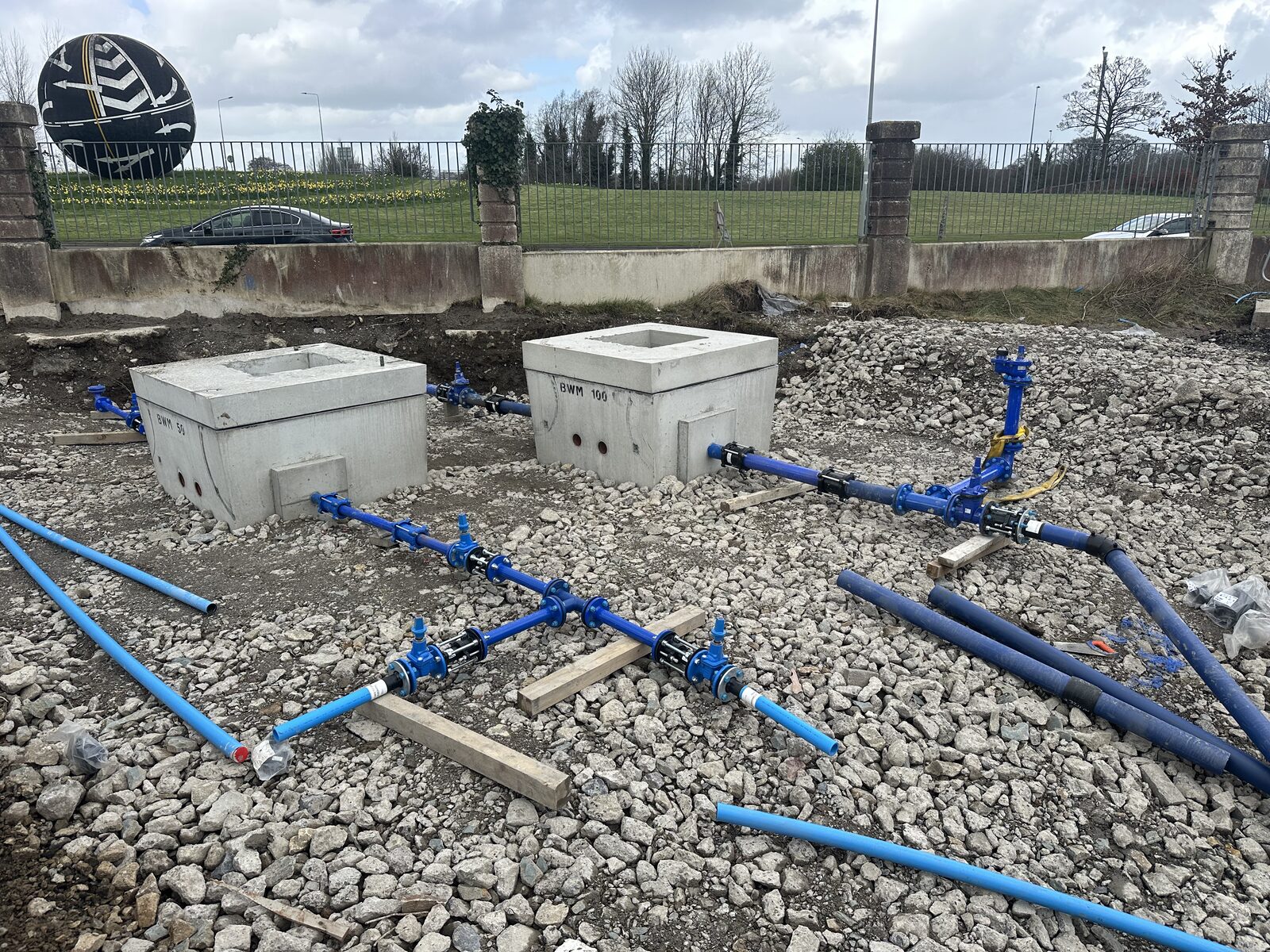 Bulk water meter chambers on large diameter water main installation
