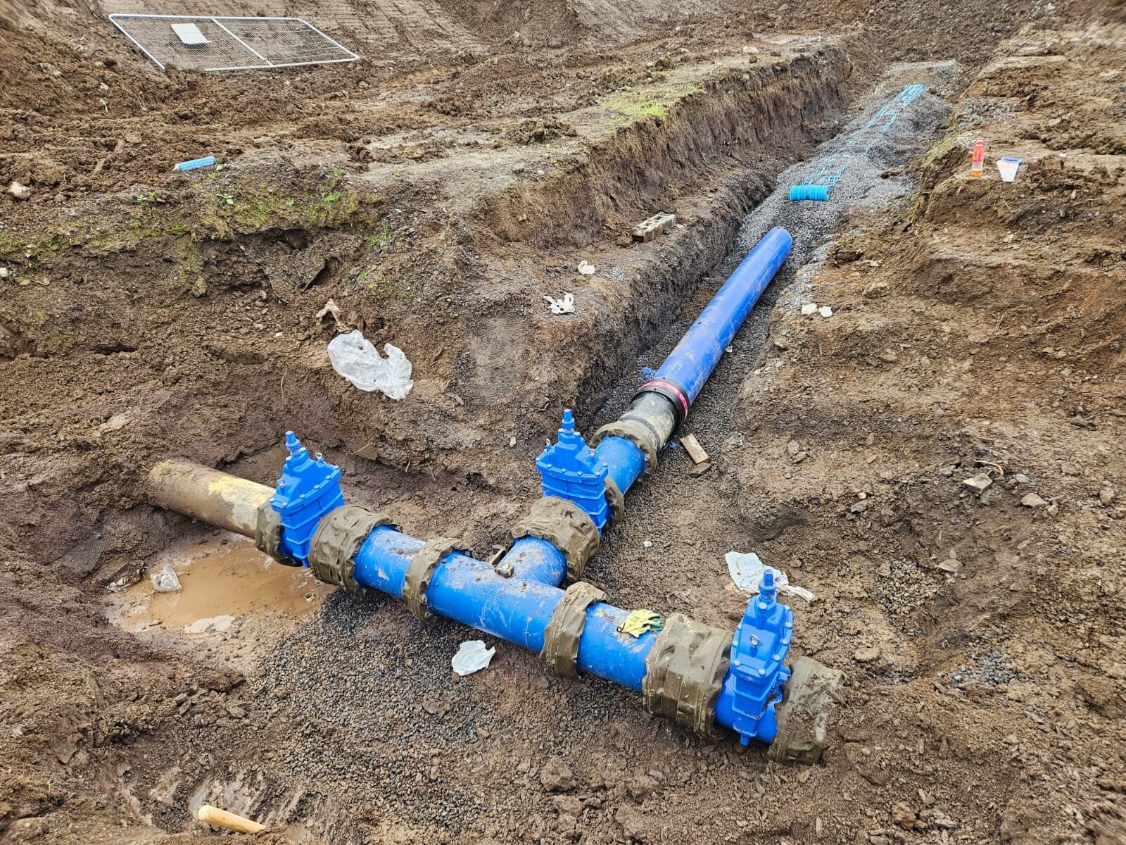Live connection to existing water main under pressure