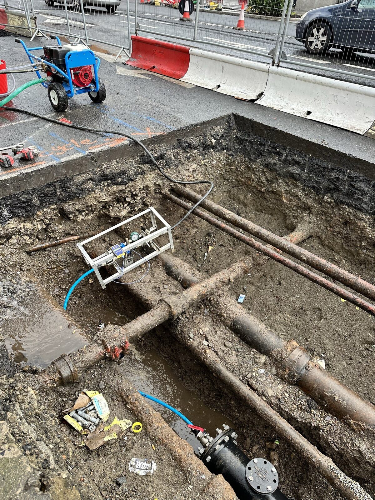 Hydrostatic pressure testing of existing water mains
