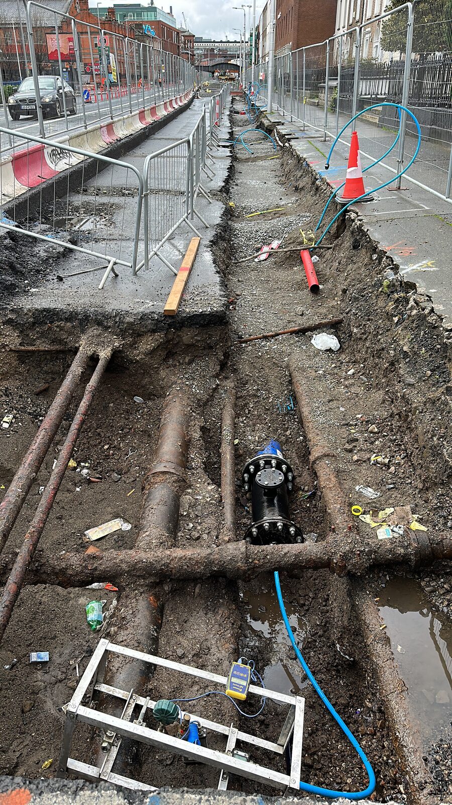 Hydrostatic pressure testing rig on new water main