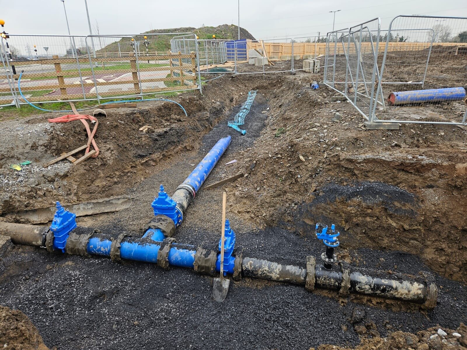 Tee fitting installation on water main